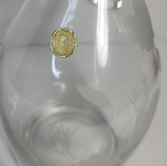Gorgeous Floral Etched Glass Tall Vintage Decanter Made in Romania - Picture 6 of 12
